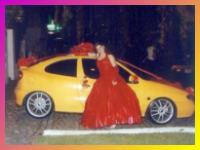 Autos para 15 aņos con flores cintas y moņos.