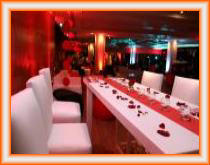 Banquetas altas mesas altas para ambientacion de fiesta de cumpleaņos de 50 aņos en salon de fiesta del marinas golf.